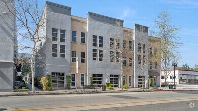 Building Photo - 728 N Santiago St