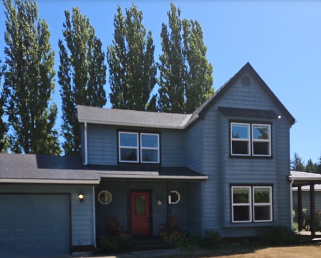 Building Photo - Spacious Two Story, 4 Bedroom, 4 Bathroom ...
