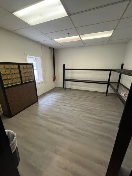 Building Photo - 64 Sand Creek Rd