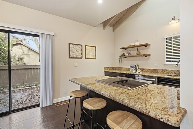 Building Photo - 2220 Boyer Dr