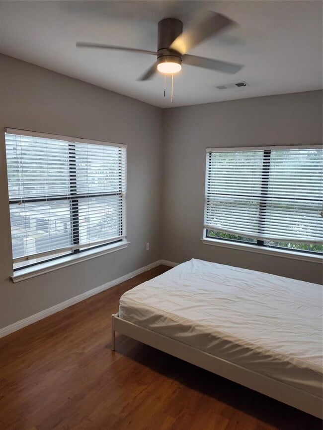 Building Photo - 2502 Leon St