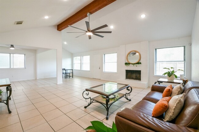 Building Photo - 5635 Greenhill Forest Dr