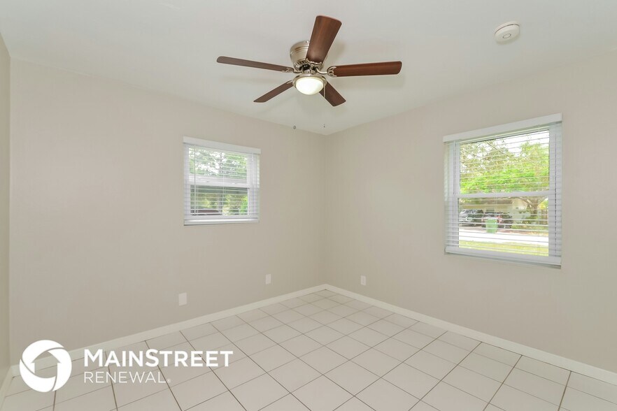 Building Photo - 2300 23rd Ave W