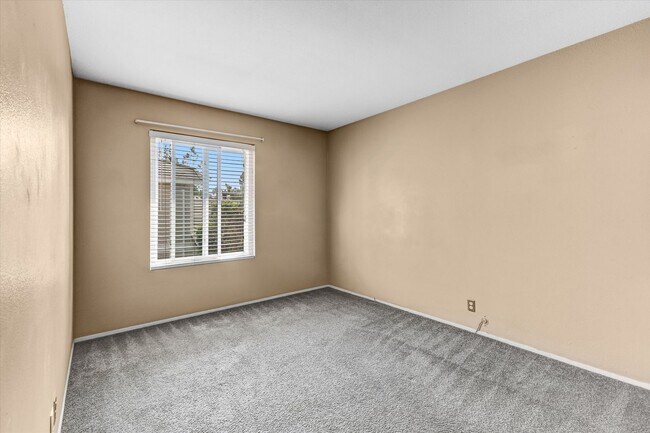 Building Photo - $500 Move In Special! 3 BD, 2.5 BA Townhome At The Groves In Carmel Valley-Del Mar