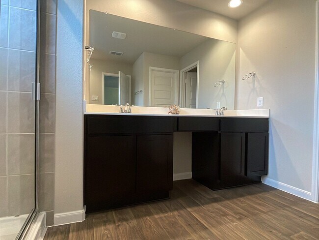 Building Photo - 1403 Mateer Manor Ct
