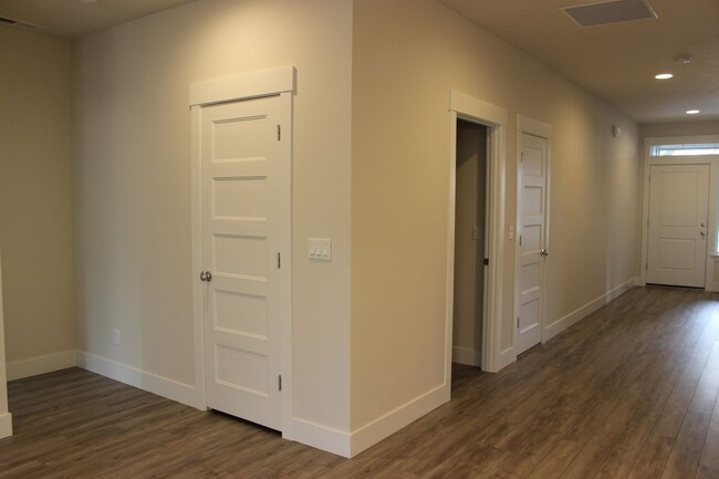 Building Photo - Gorgeous home in Brookswood Crossing avail...