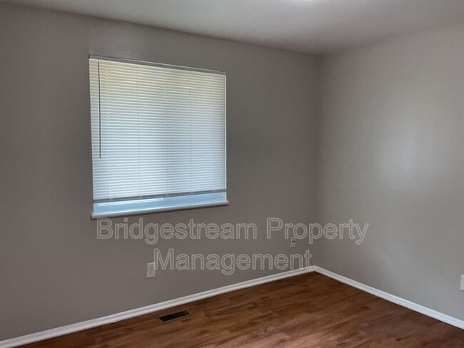 Building Photo - 4953 Leeper St