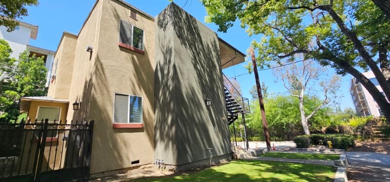 Building Photo - 161 Chestnut St