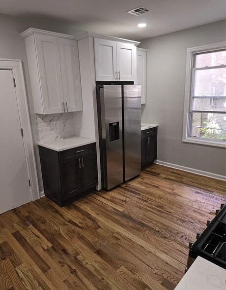 Building Photo - 412-414-414 Leslie St