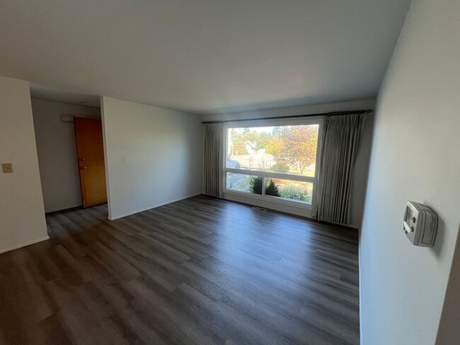 Building Photo - Charming 3-Bedroom Home with Fresh Updates