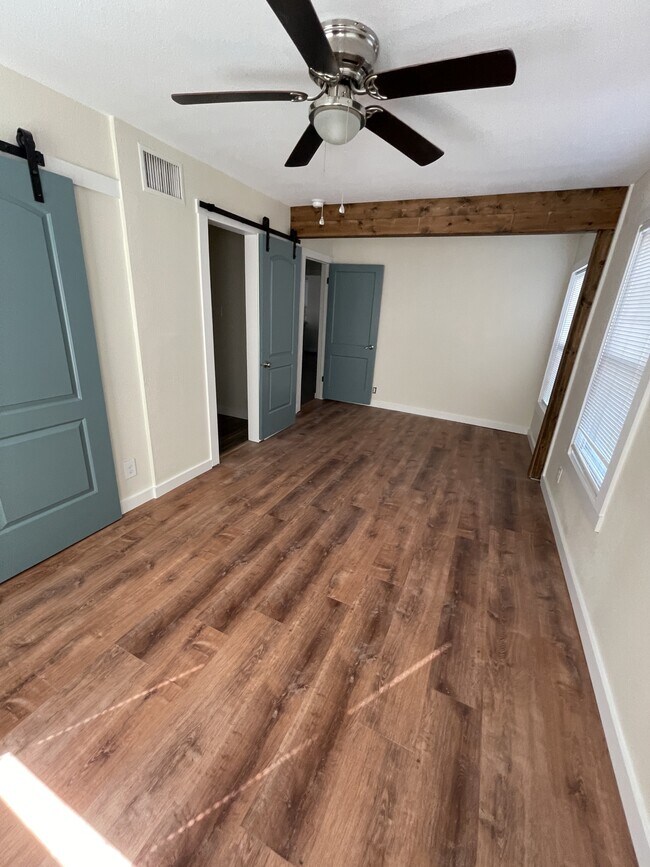 Building Photo - 226 Venice St