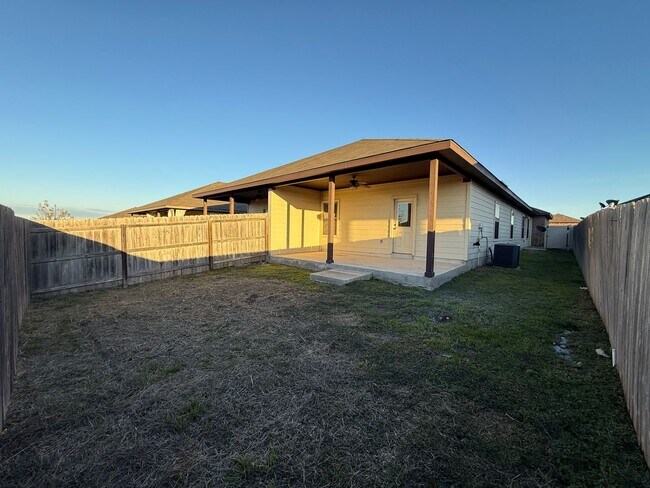 Building Photo - 162-164-164 Joanne Cv