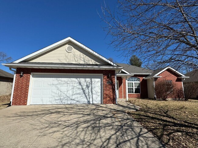 Building Photo - 2603 Oakfield Dr