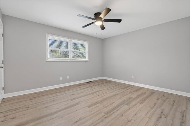 Building Photo - 115 Colonial Pkwy