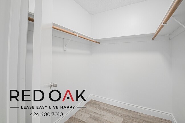 Building Photo - 2050 Rodney Dr