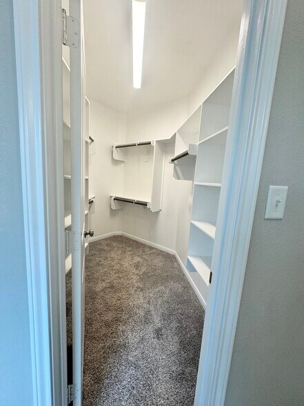Building Photo - 1308 Kingsgate Dr
