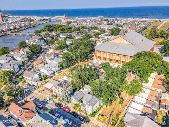 Building Photo - 14 New York Ave