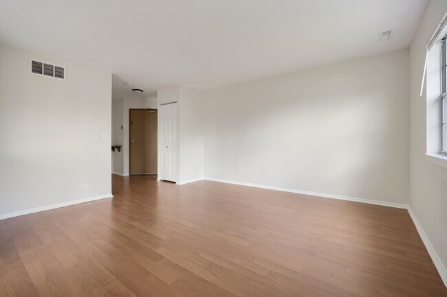 Building Photo - 93 N Victoria Ln