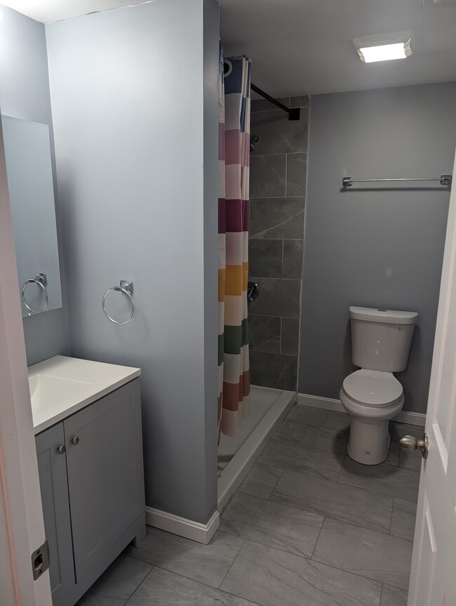Main Bath - 10 Wall St