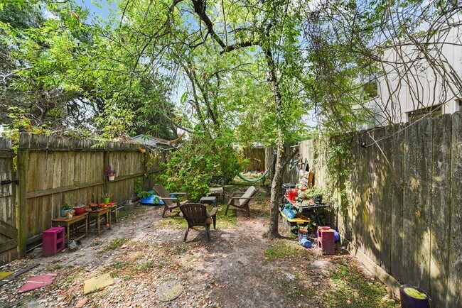 Building Photo - 152 Willow St