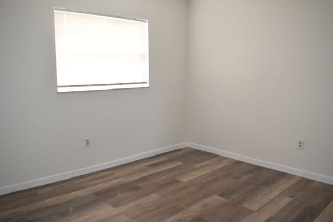 Building Photo - Affordable 3 bedroom 2 bath centrally located