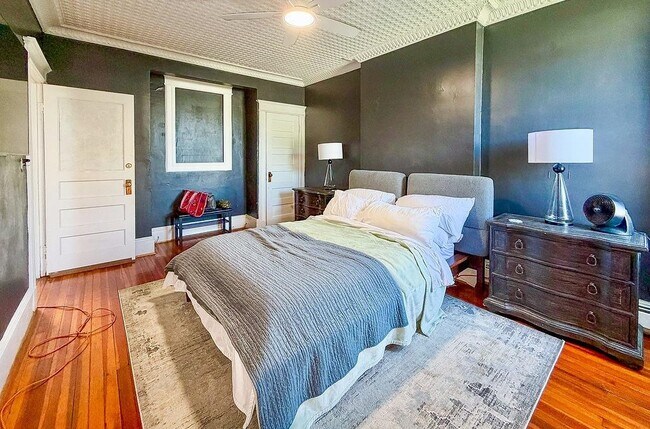 Building Photo - 192 Griffith St