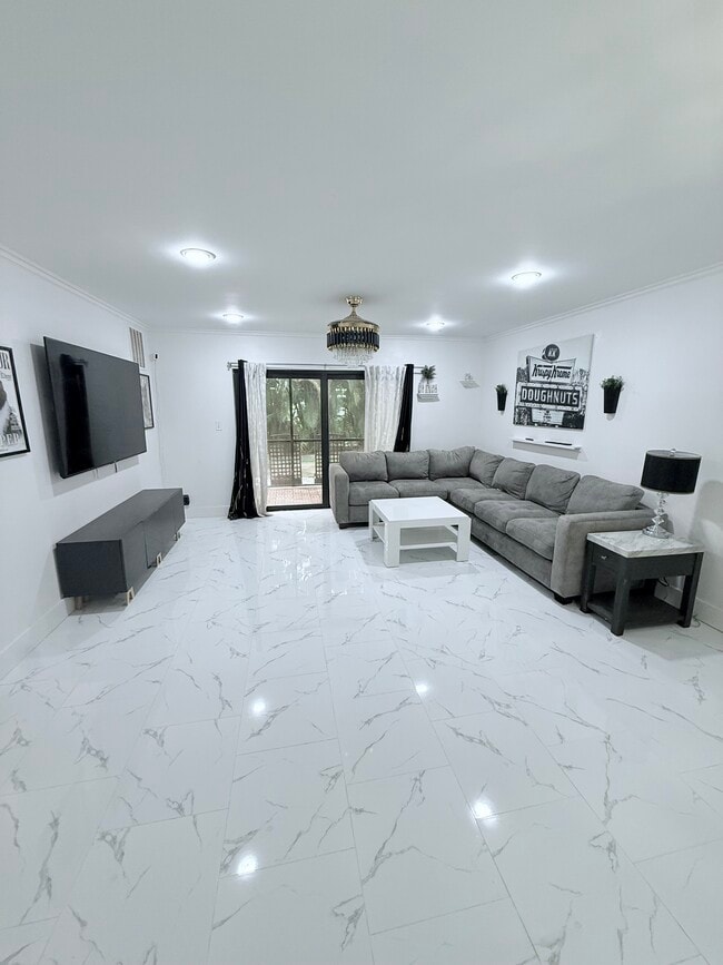 Building Photo - 140 S Cypress Rd