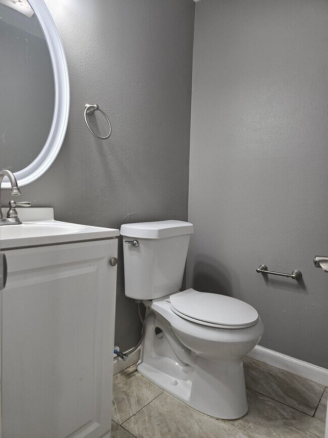 Building Photo - Updated 2 Bedroom 1.5 Bath in Westminster