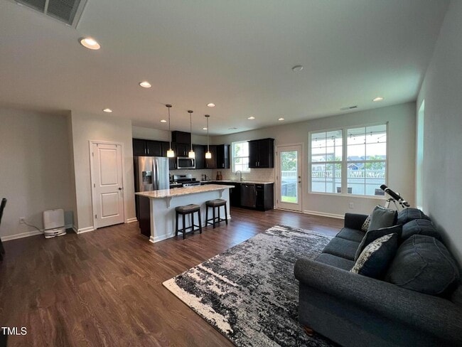 Building Photo - 1109 Little Gem Ln