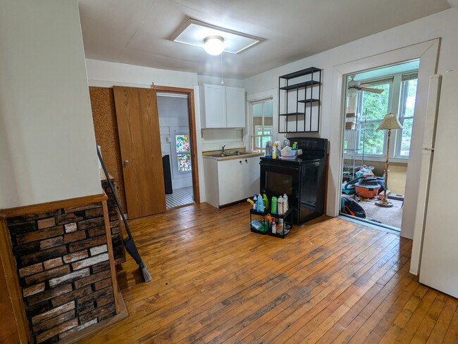 Kitchen - 612 7th St SE