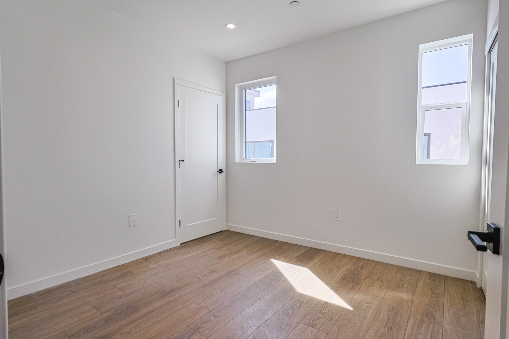 Building Photo - 1227 N June St