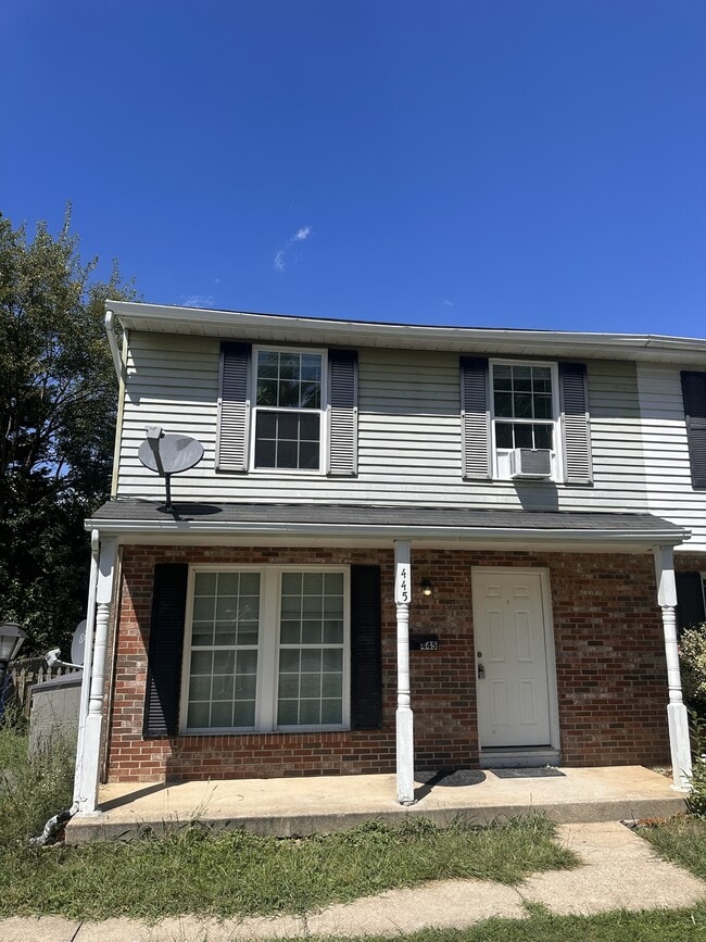 Building Photo - 445 Heather Ridge Dr