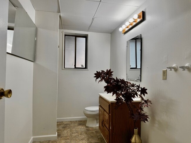 Building Photo - 4BR | 3BA Spacious House with Large Backyard