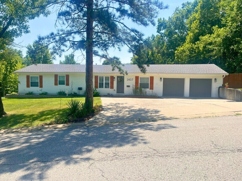 Primary Photo - 1407 NE 62nd St