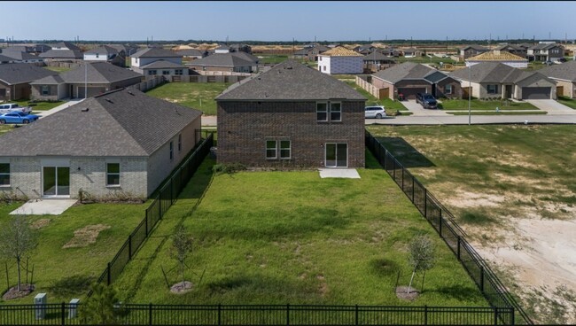 Building Photo - 27235 Blue Pool Dr