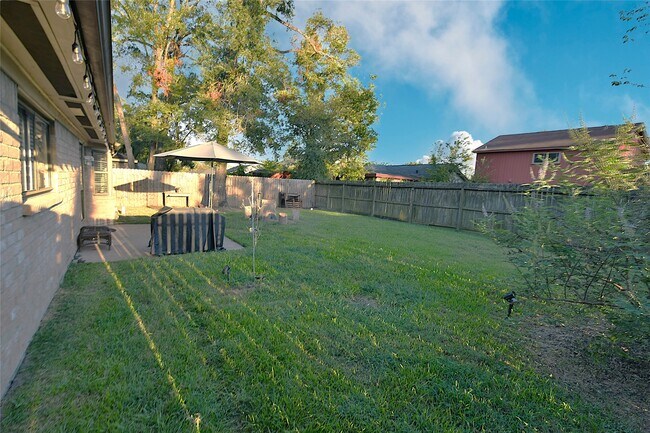 Building Photo - 8430 Gallahad St