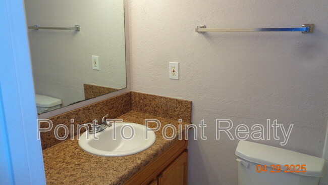 Building Photo - 1204 Crown Dr