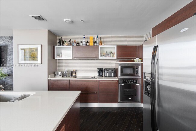 Building Photo - 1900 N Bayshore Dr