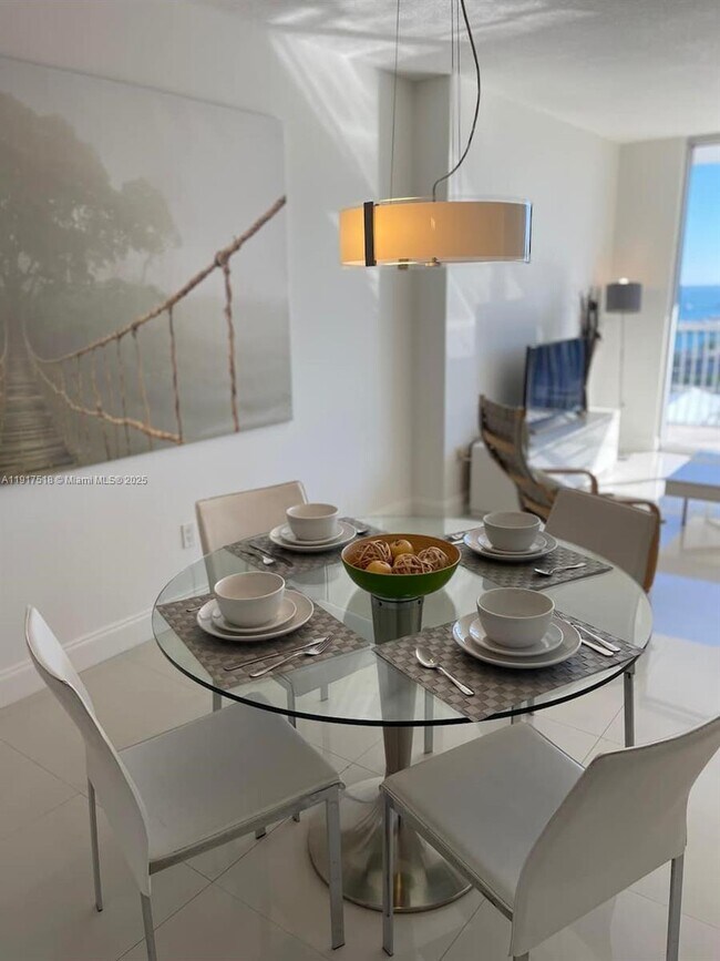 Building Photo - 1750 N Bayshore Dr