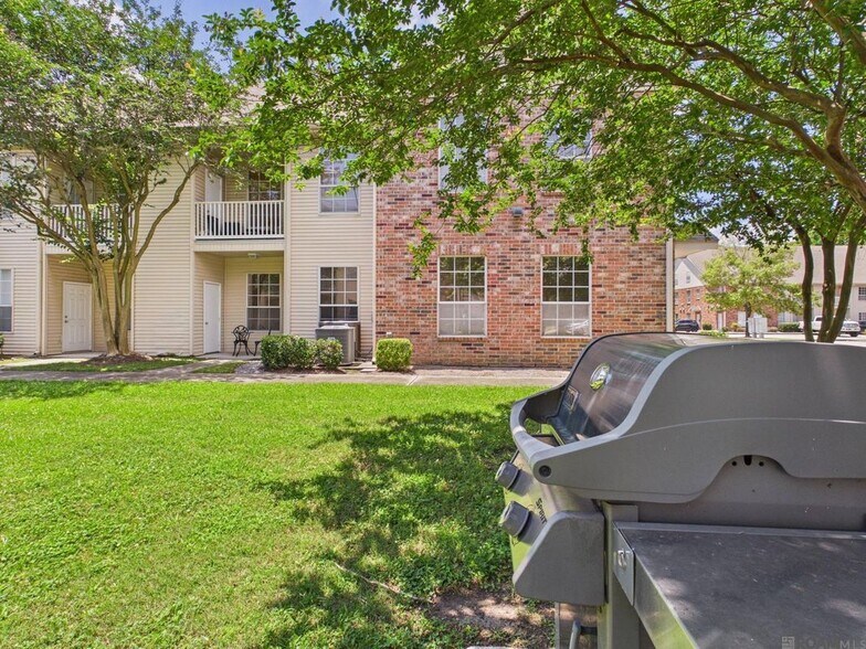 Building Photo - 4441 Burbank Dr