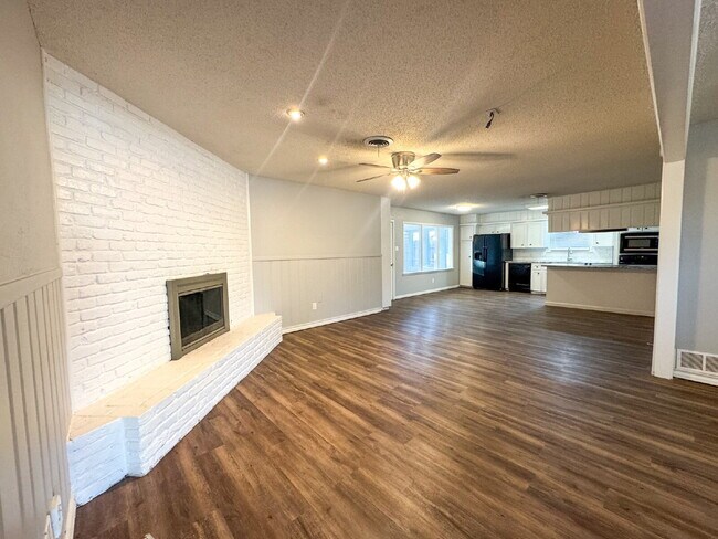 Building Photo - Newly-updated, 3-bedroom near LCU!