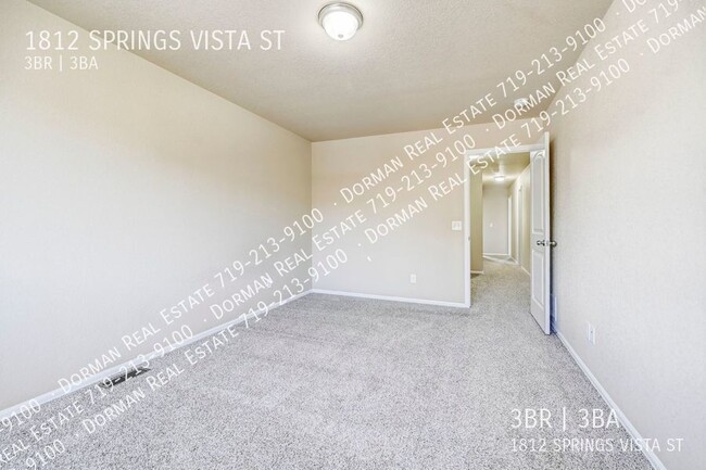 Building Photo - Beautiful 3 Bedroom Townhome Near I-25