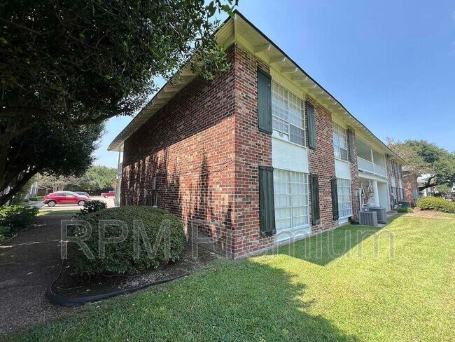 Building Photo - 10438 Jefferson Hwy