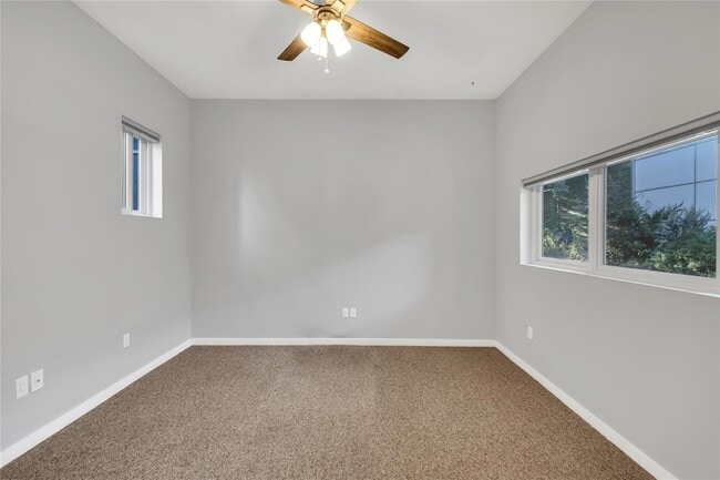 Building Photo - 1518 Parker Ln