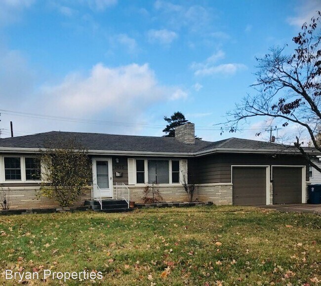 Primary Photo - 3 br, 2 bath House - 2825 S. Stewart Ave