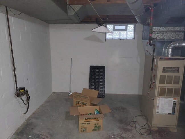 Building Photo - 810 Frederick St