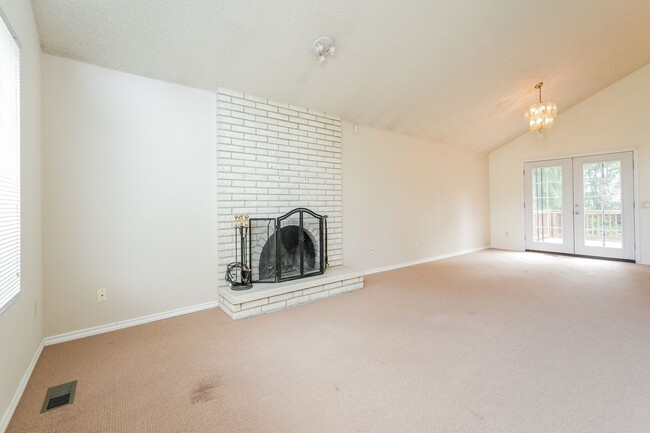 Building Photo - Charming 4 bed, 2.5 bath Lynnwood Home, $3...