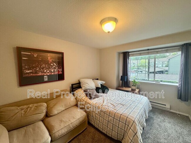 Building Photo - 15433 Country Club Dr