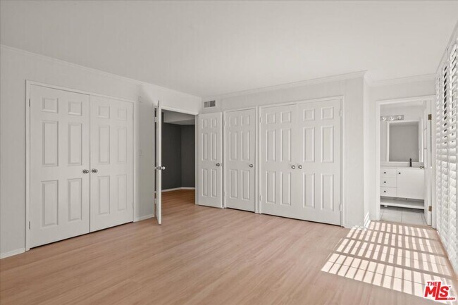 Building Photo - 15480 Antioch St