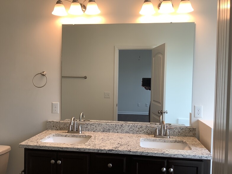 Building Photo - 125 Bur Oak Dr